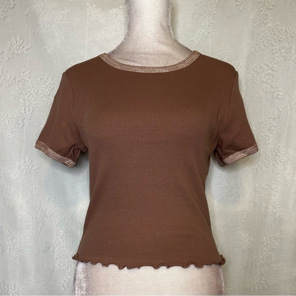 A style that anyone can wear comfortably, -Brown